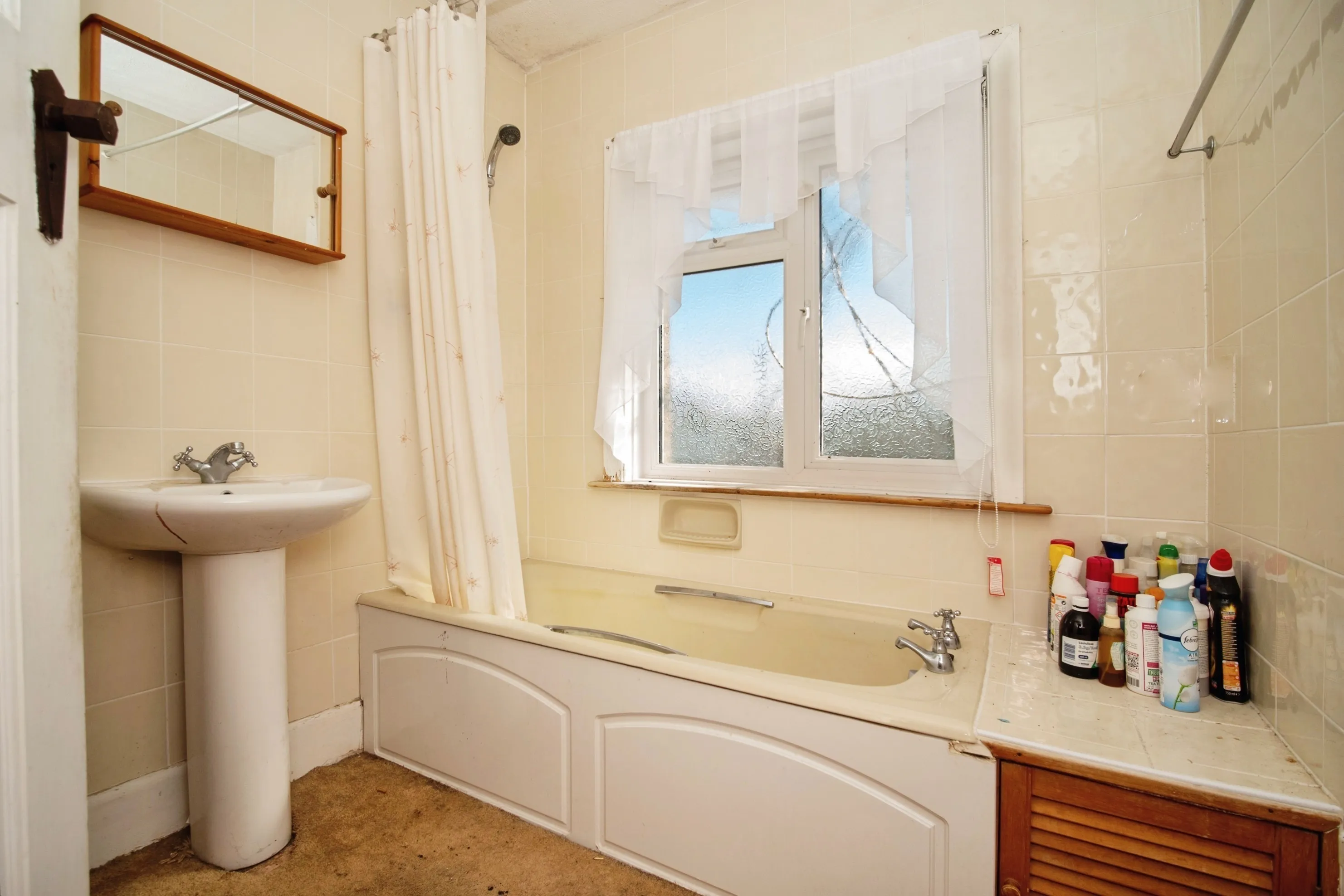 4 bed Semi-Detached
