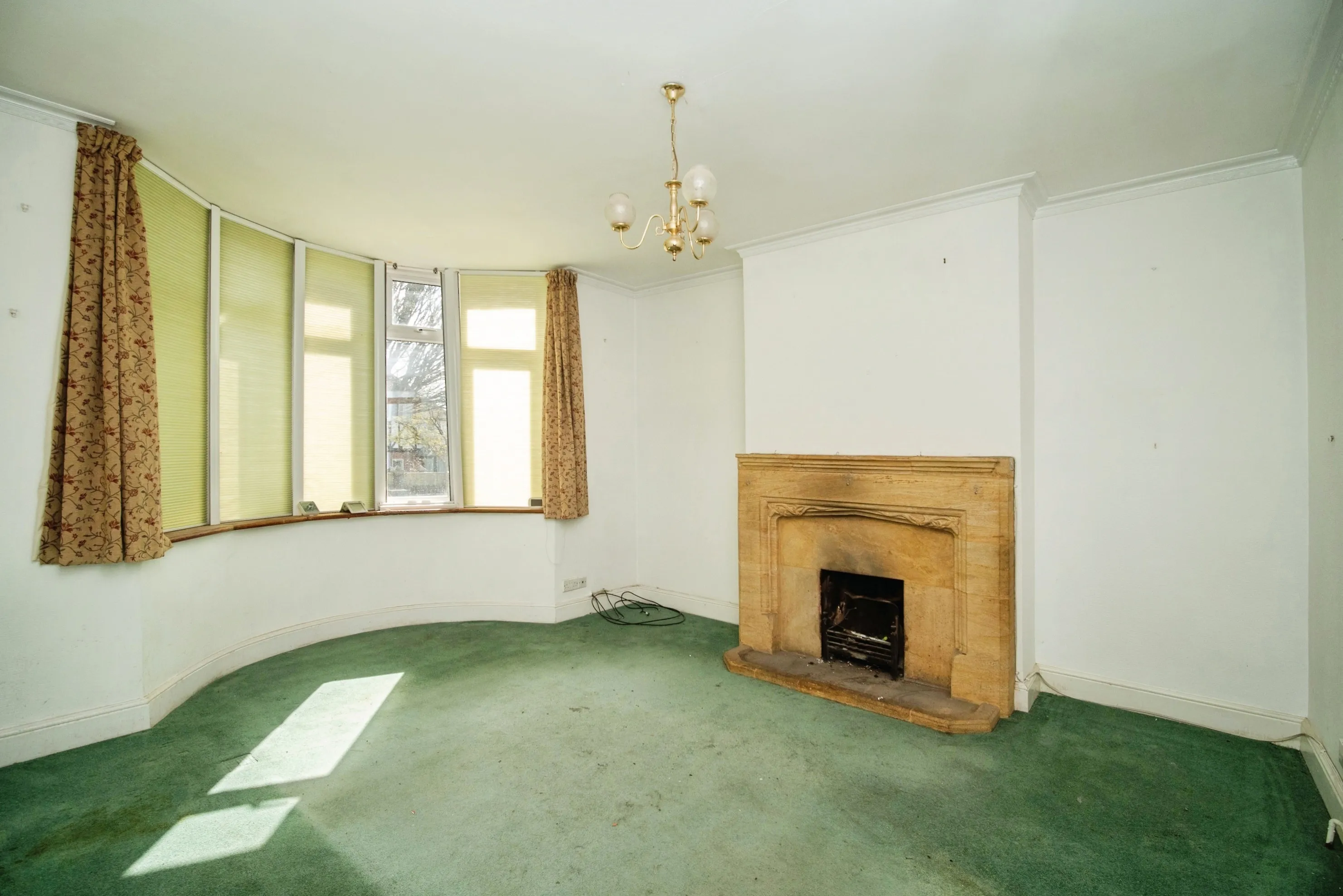 4 bed Semi-Detached