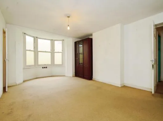 1 bed Ground Flat