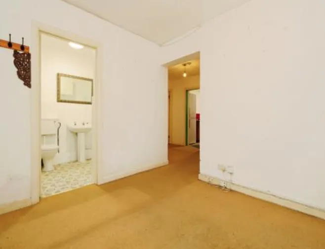 1 bed Ground Flat