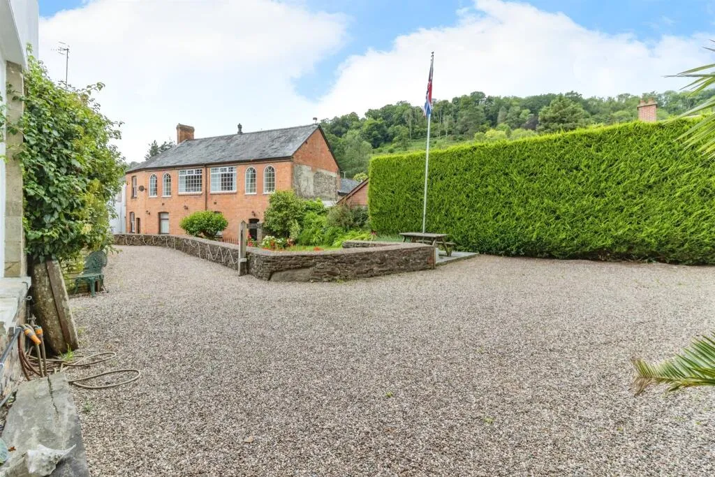7 bed Guest House