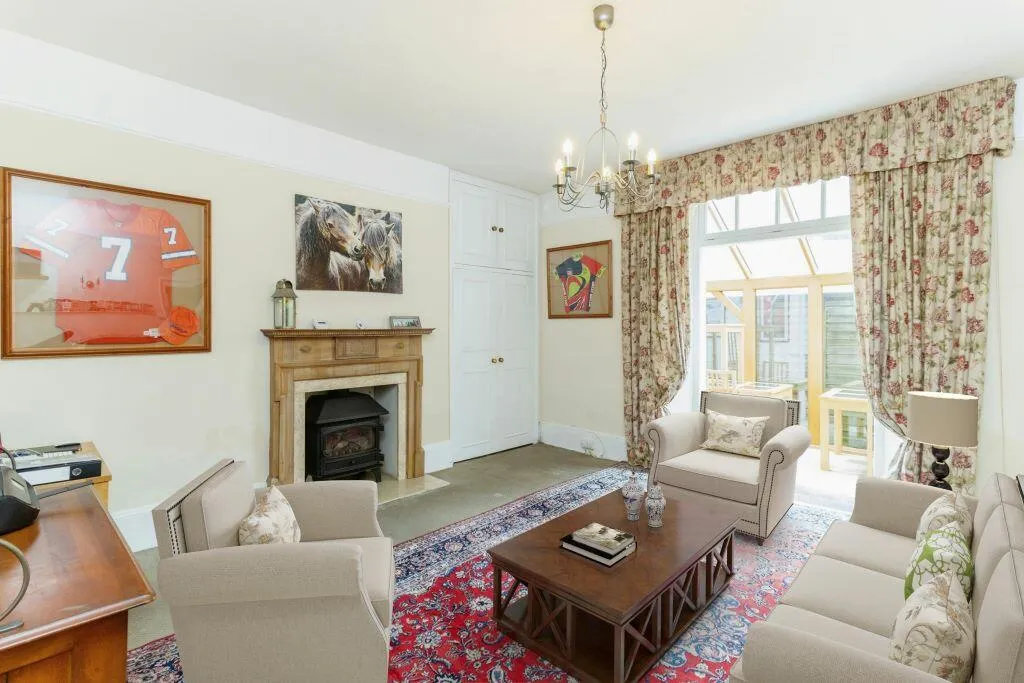 7 bed Guest House