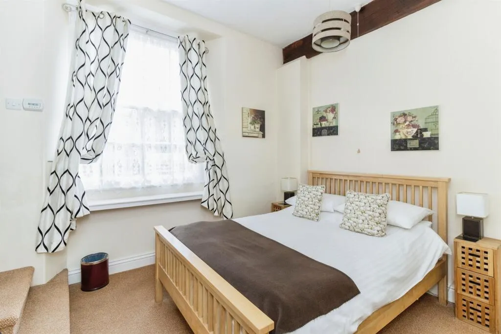 7 bed Guest House