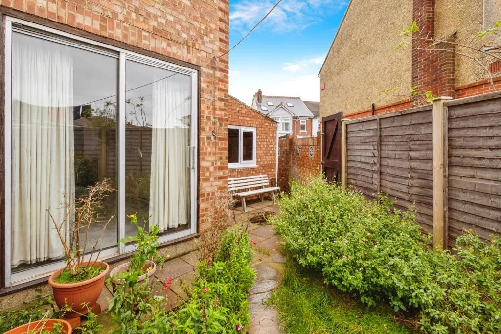 3 bed End of Terrace