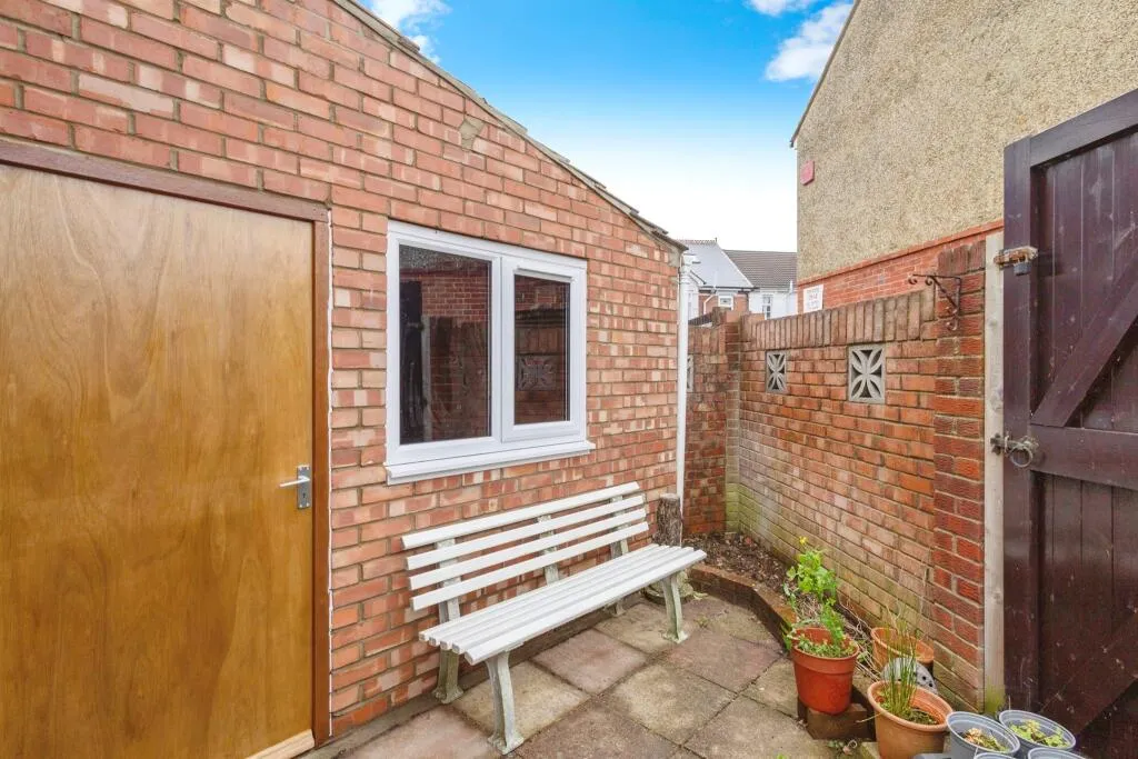 3 bed End of Terrace