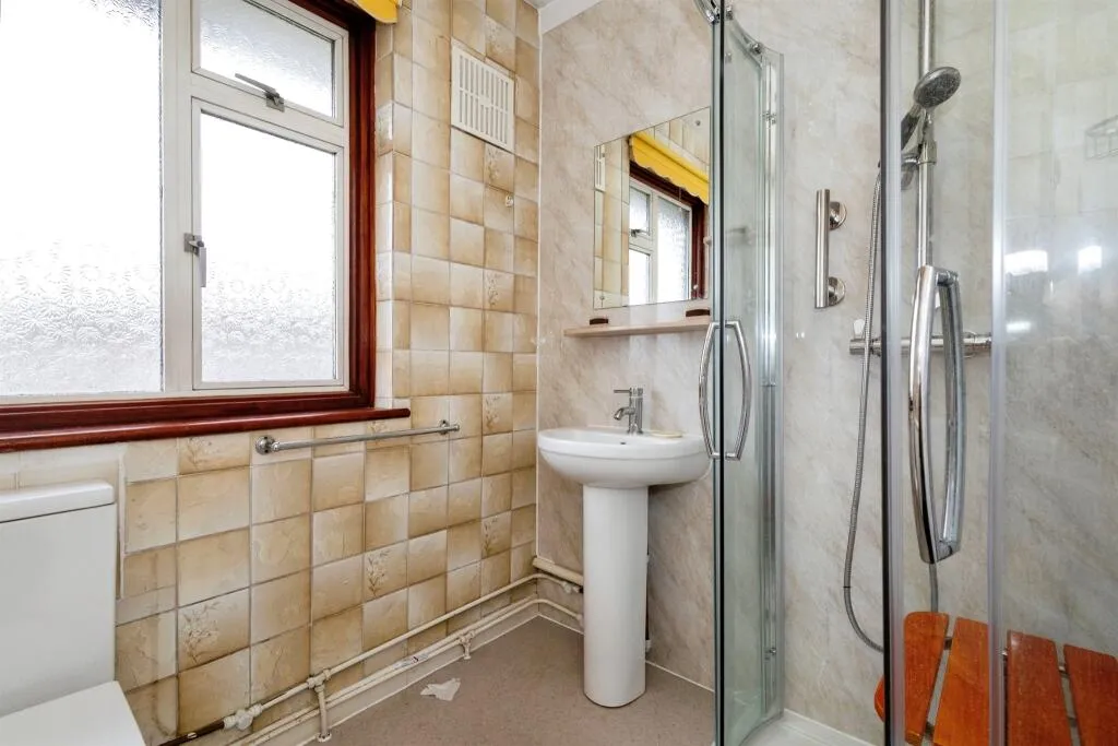 3 bed End of Terrace