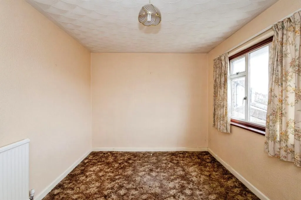 3 bed End of Terrace