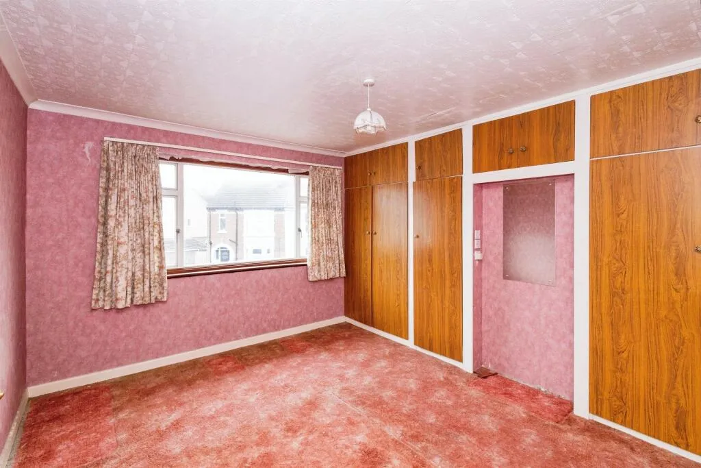 3 bed End of Terrace