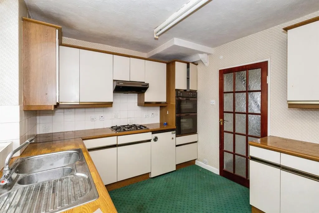 3 bed End of Terrace