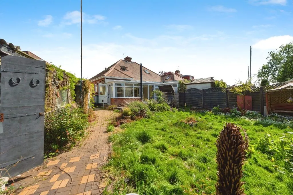 2 bed Semi-Detached Bungalow
