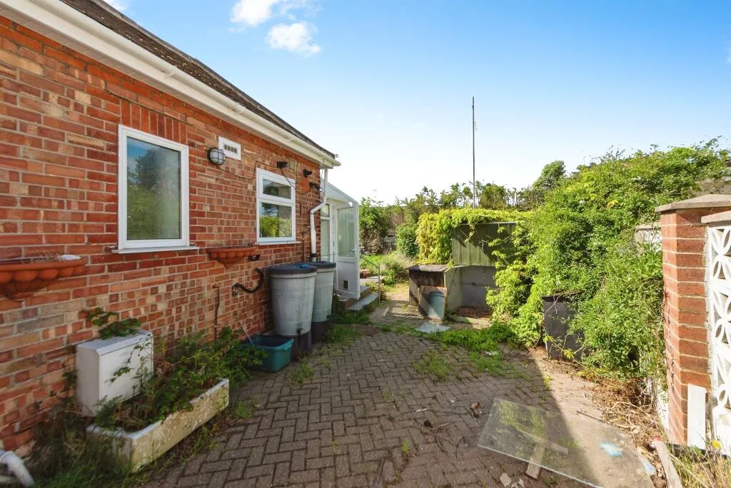 2 bed Semi-Detached Bungalow