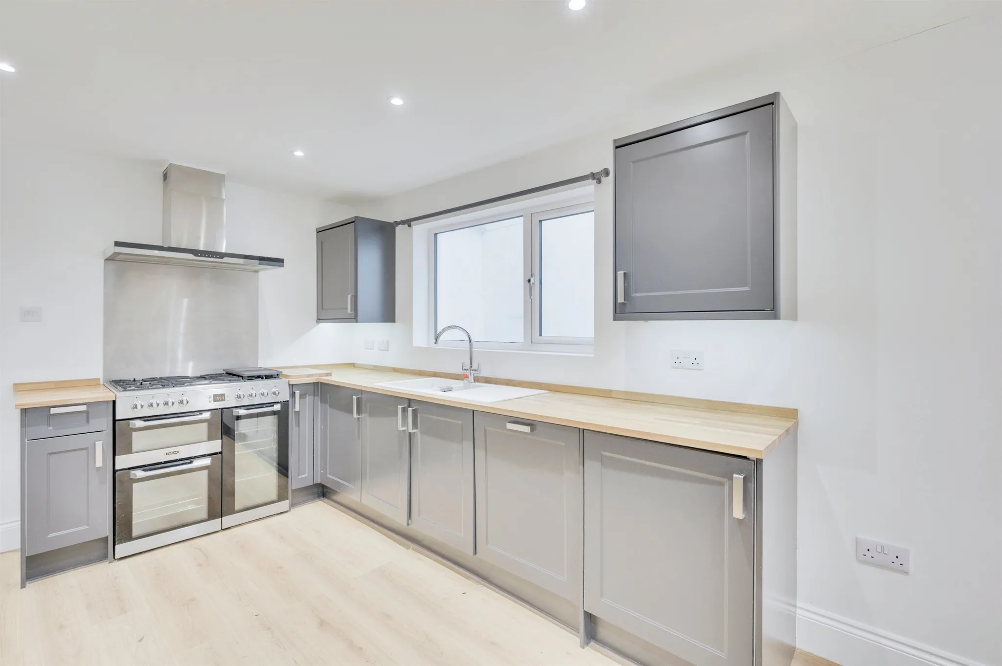 4 bed Terraced