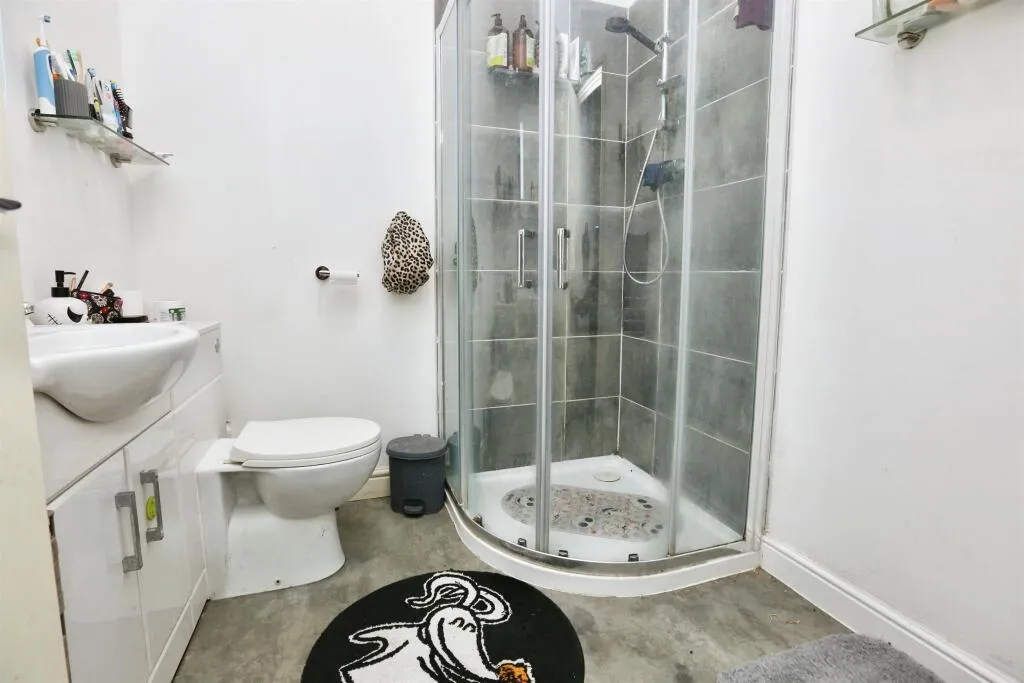2 bed Ground Flat