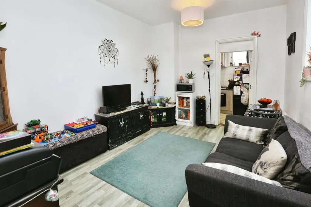2 bed Ground Flat