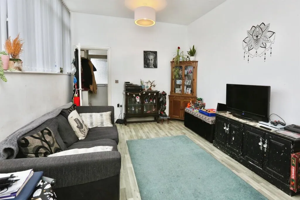 2 bed Ground Flat