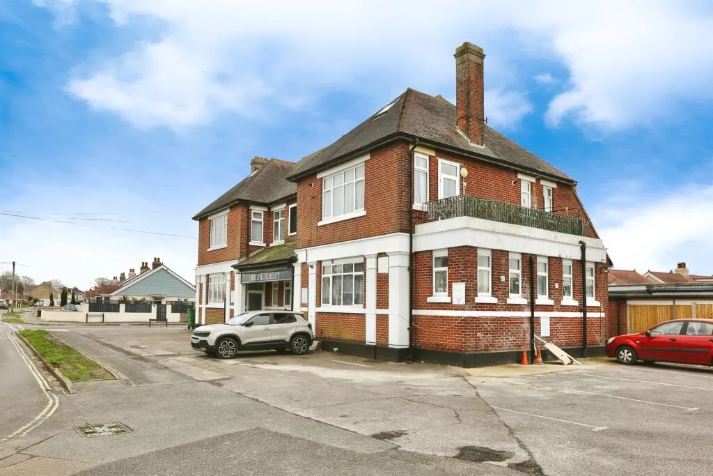 2 bed Ground Flat