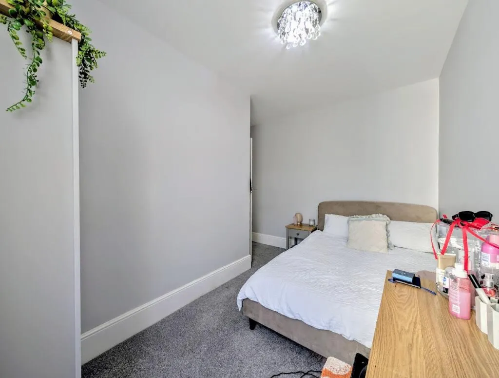 2 bed Ground Flat