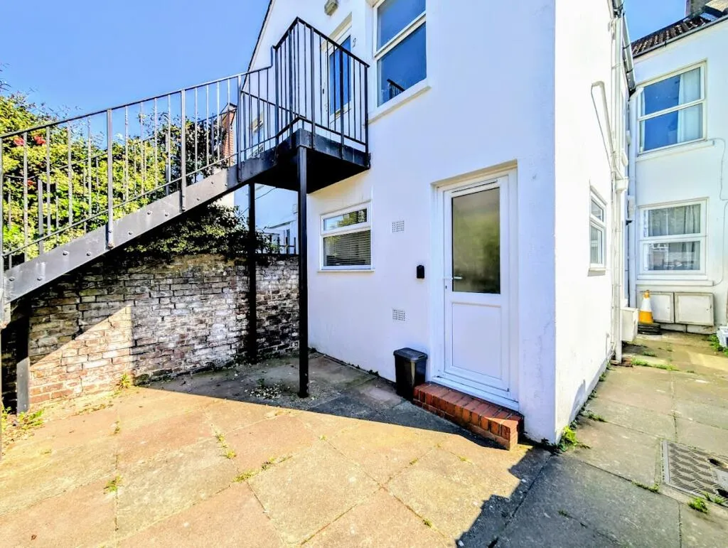 2 bed Ground Flat