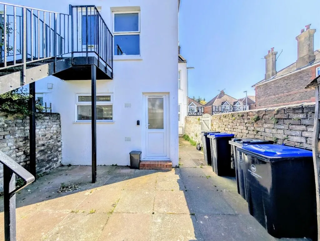 2 bed Ground Flat