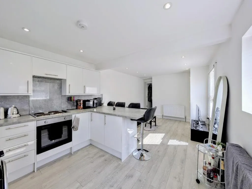 2 bed Ground Flat