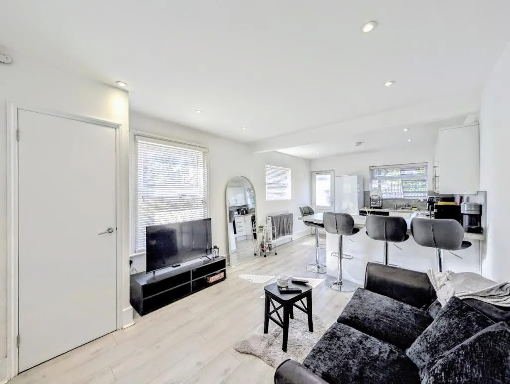 2 bed Ground Flat