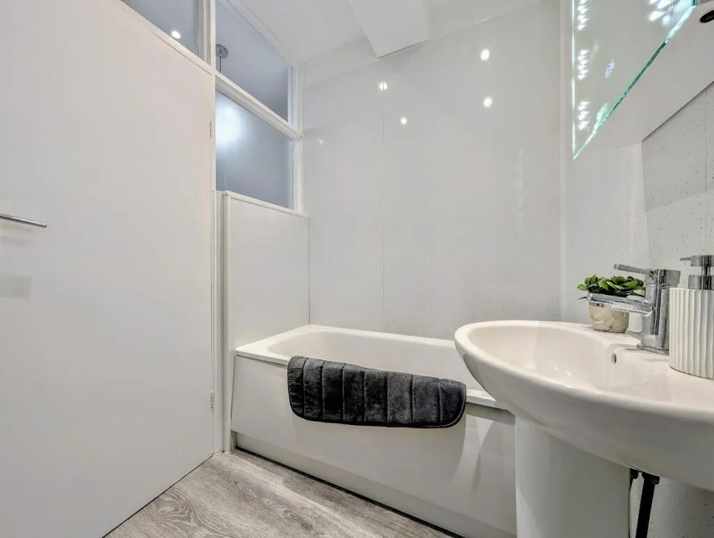 2 bed Ground Flat