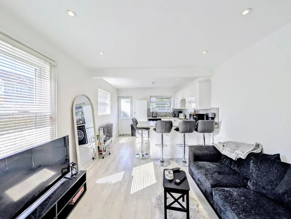 2 bed Ground Flat