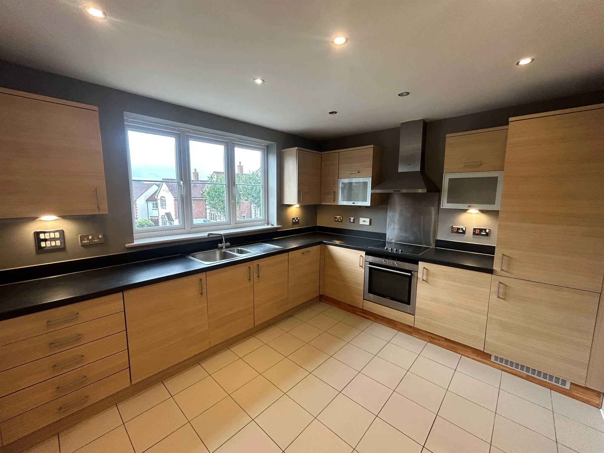 3 bed End of Terrace