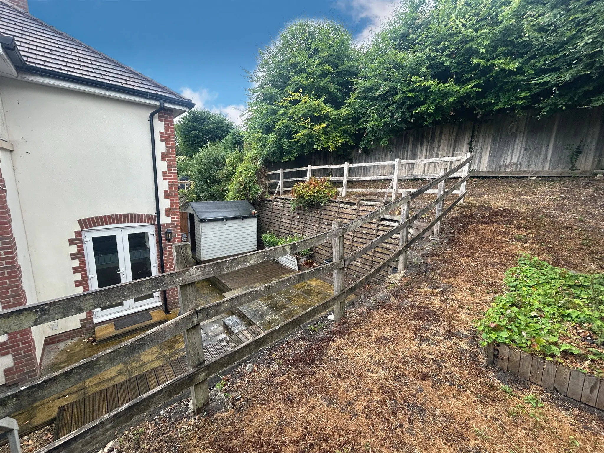 3 bed End of Terrace