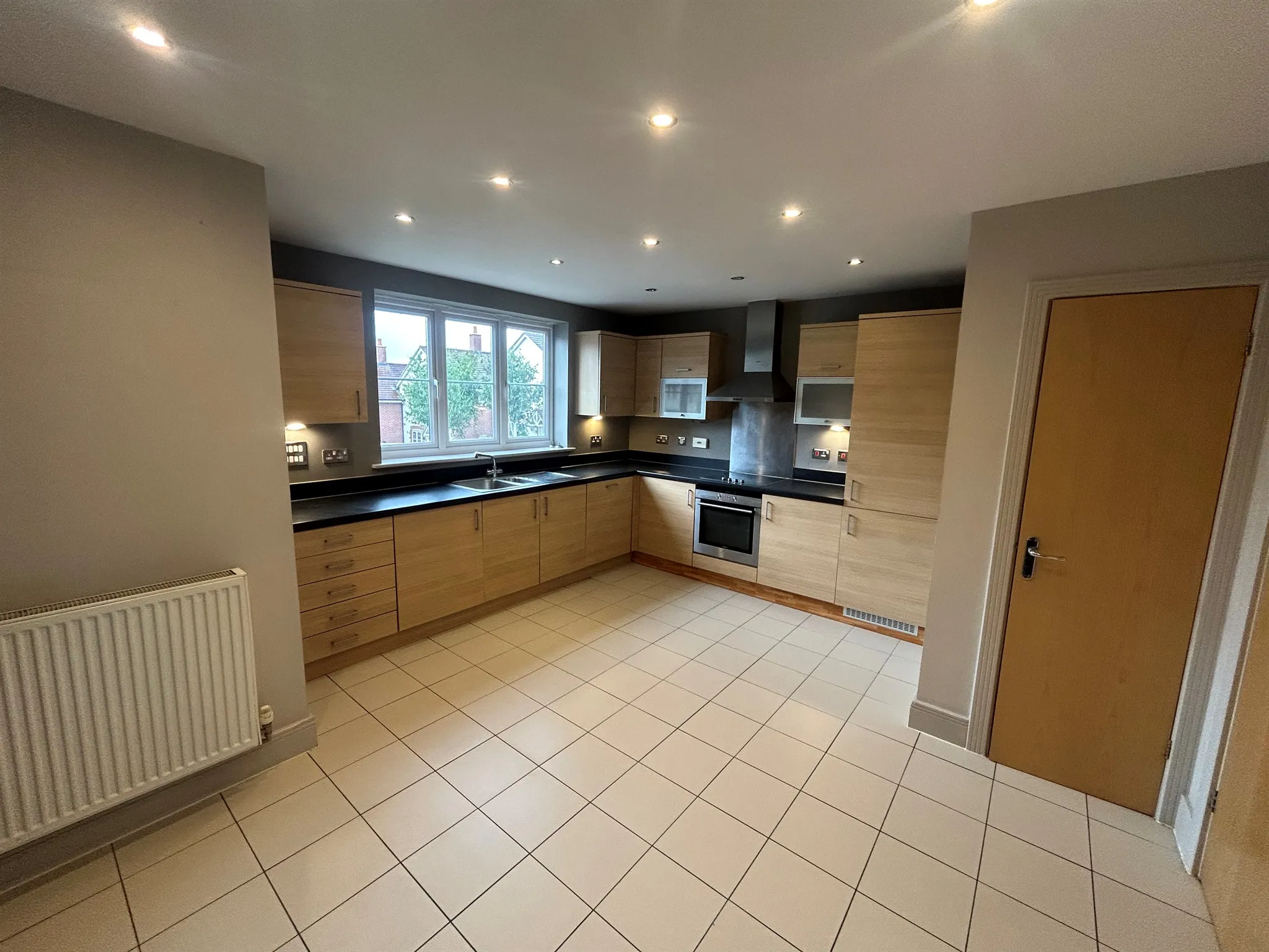 3 bed End of Terrace