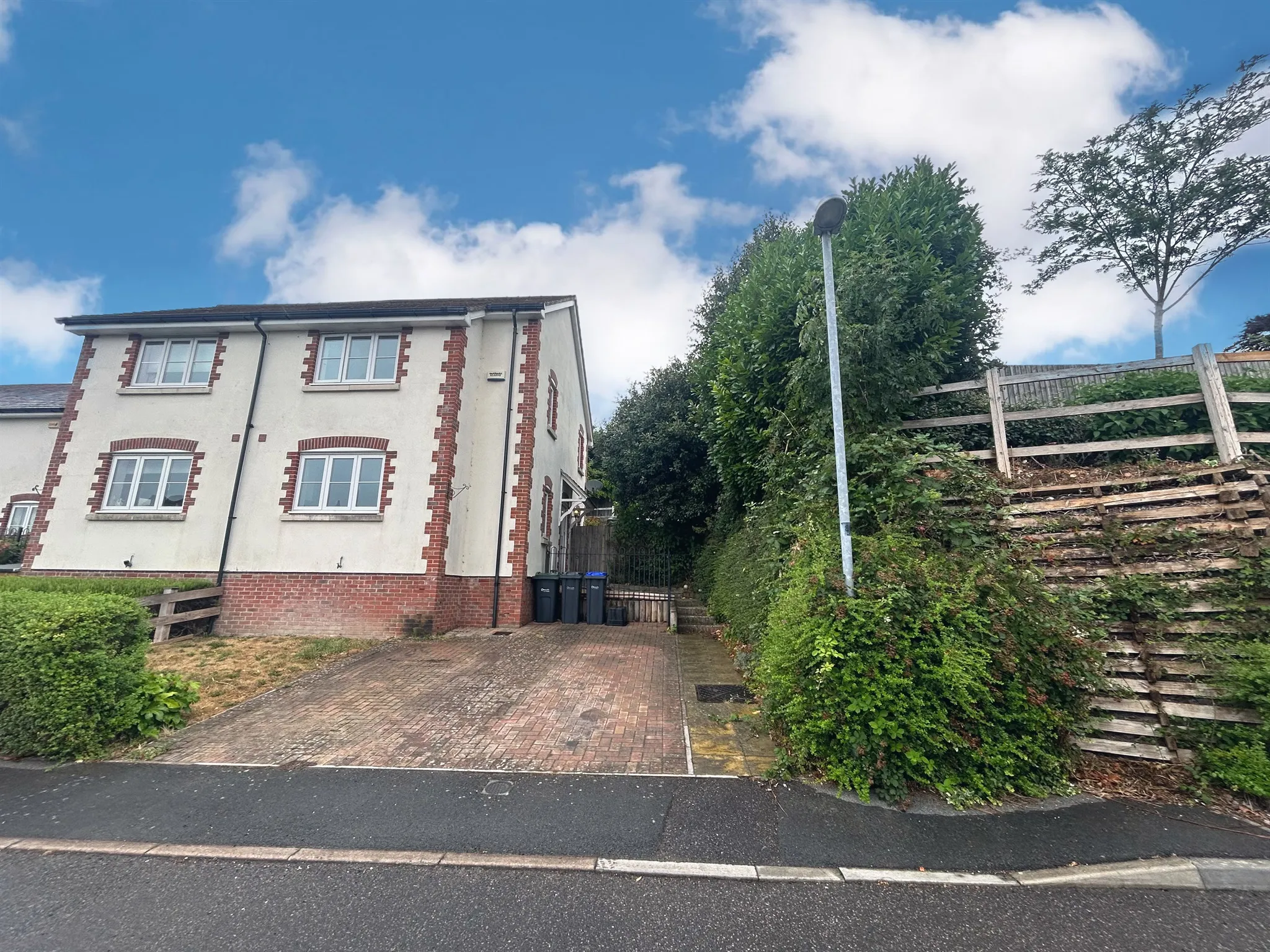 3 bed End of Terrace