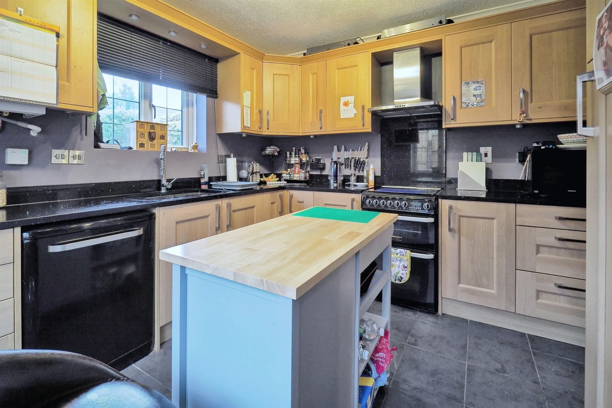 4 bed Semi-Detached