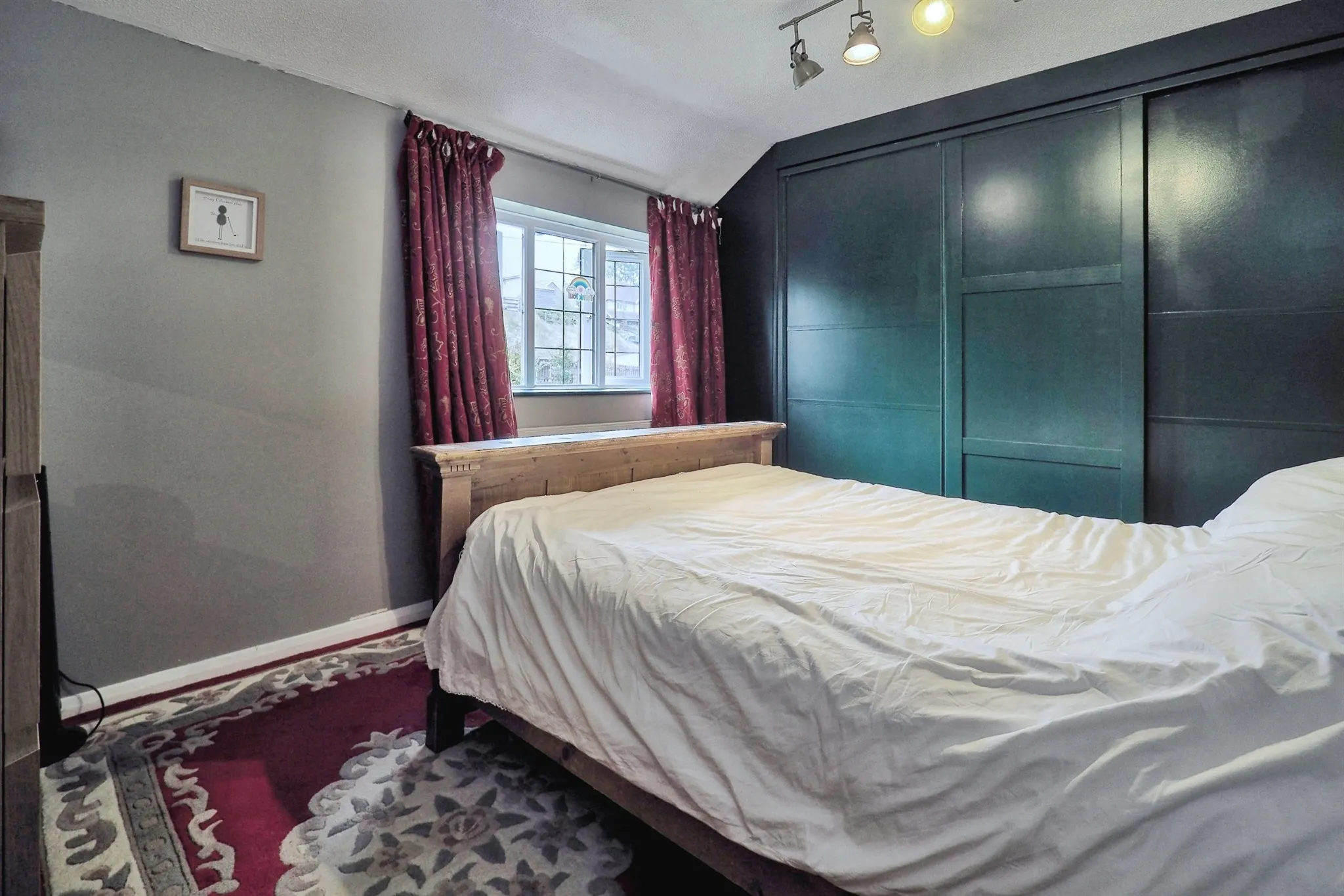 4 bed Semi-Detached