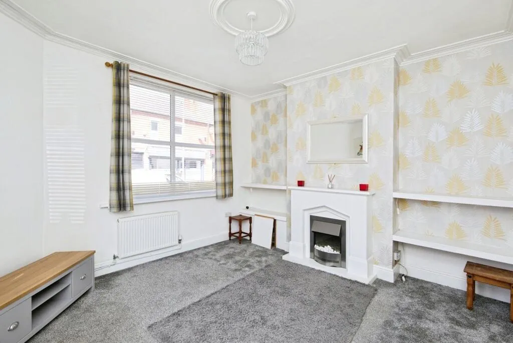 3 bed End of Terrace