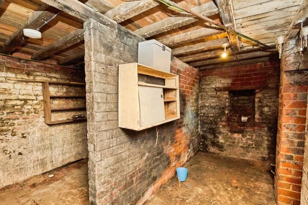 3 bed End of Terrace