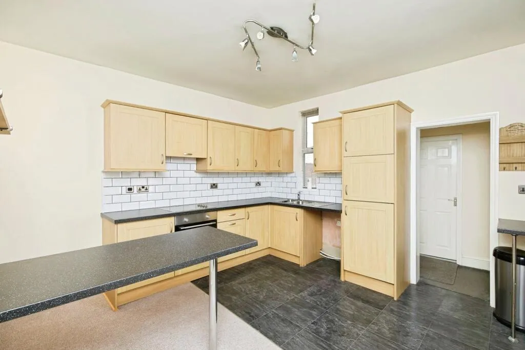 3 bed End of Terrace