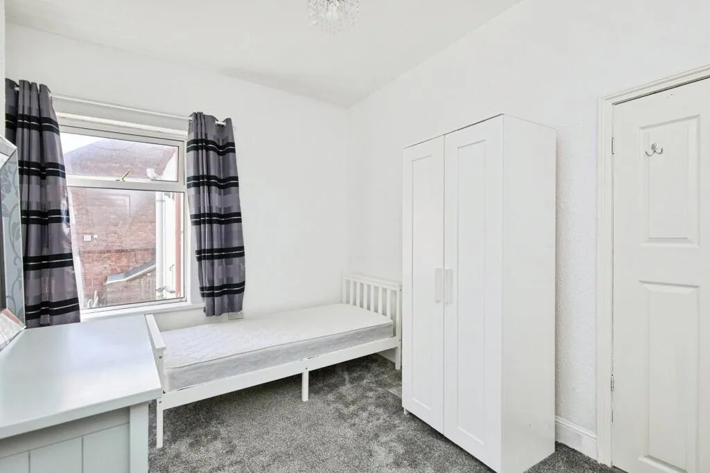 3 bed End of Terrace