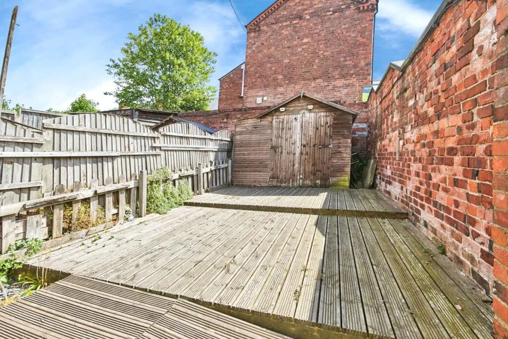 3 bed End of Terrace