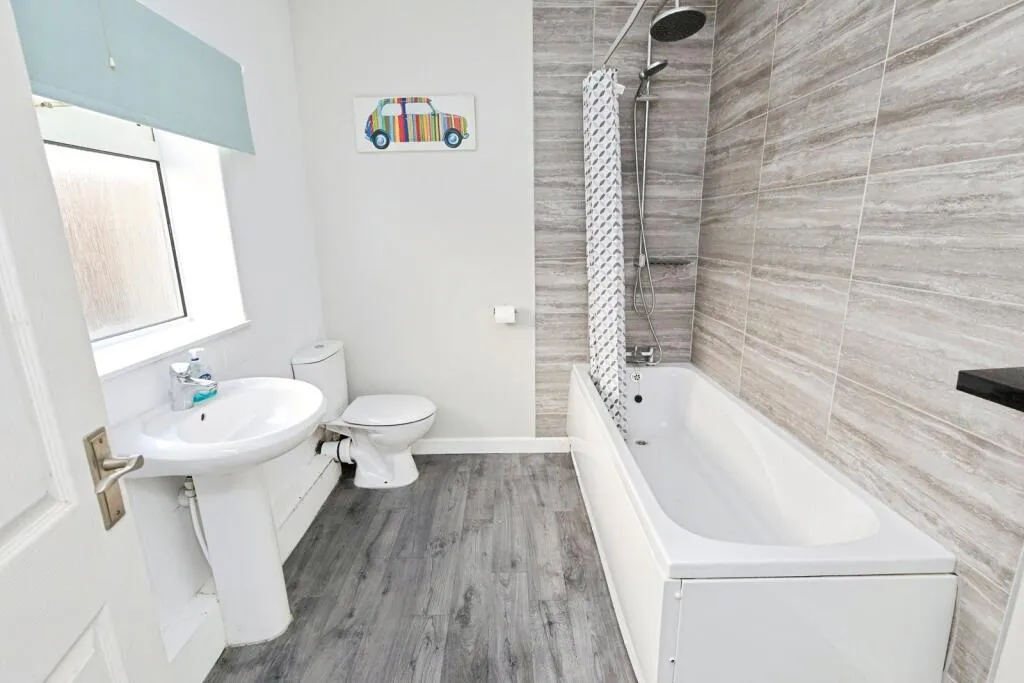 3 bed End of Terrace