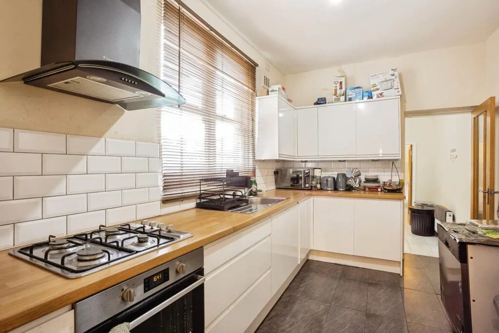 4 bed Terraced