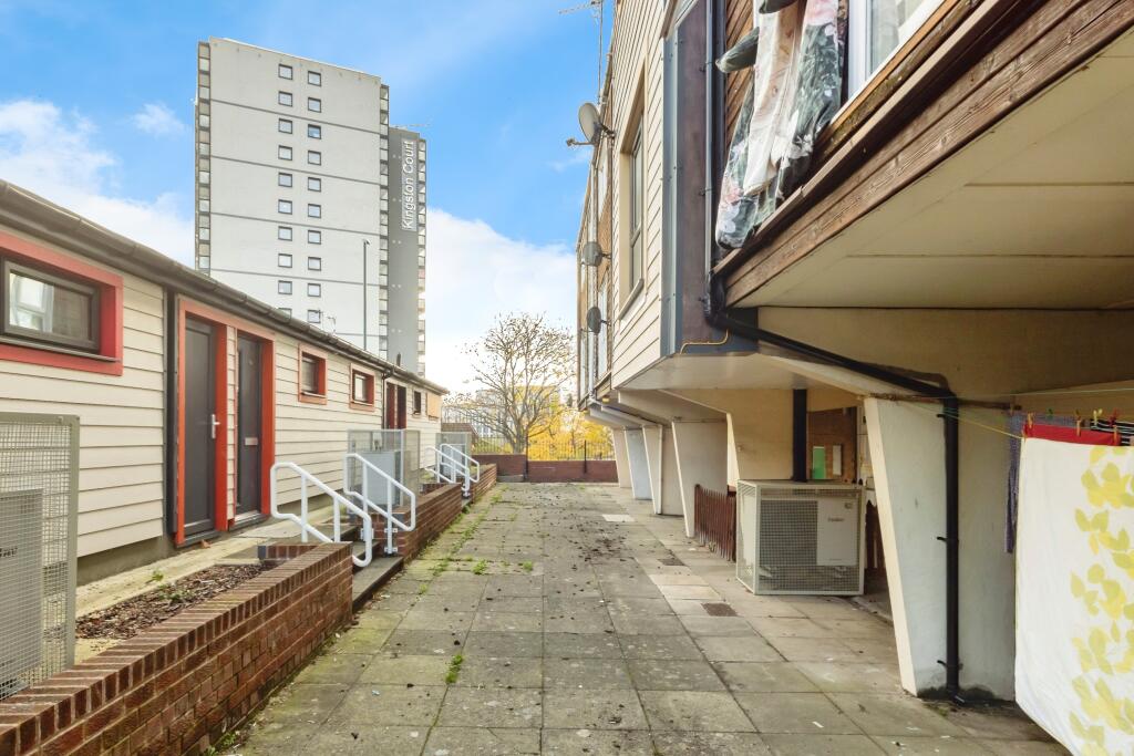 2 bed Town House