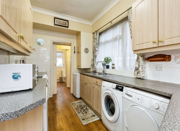 3 bed End of Terrace