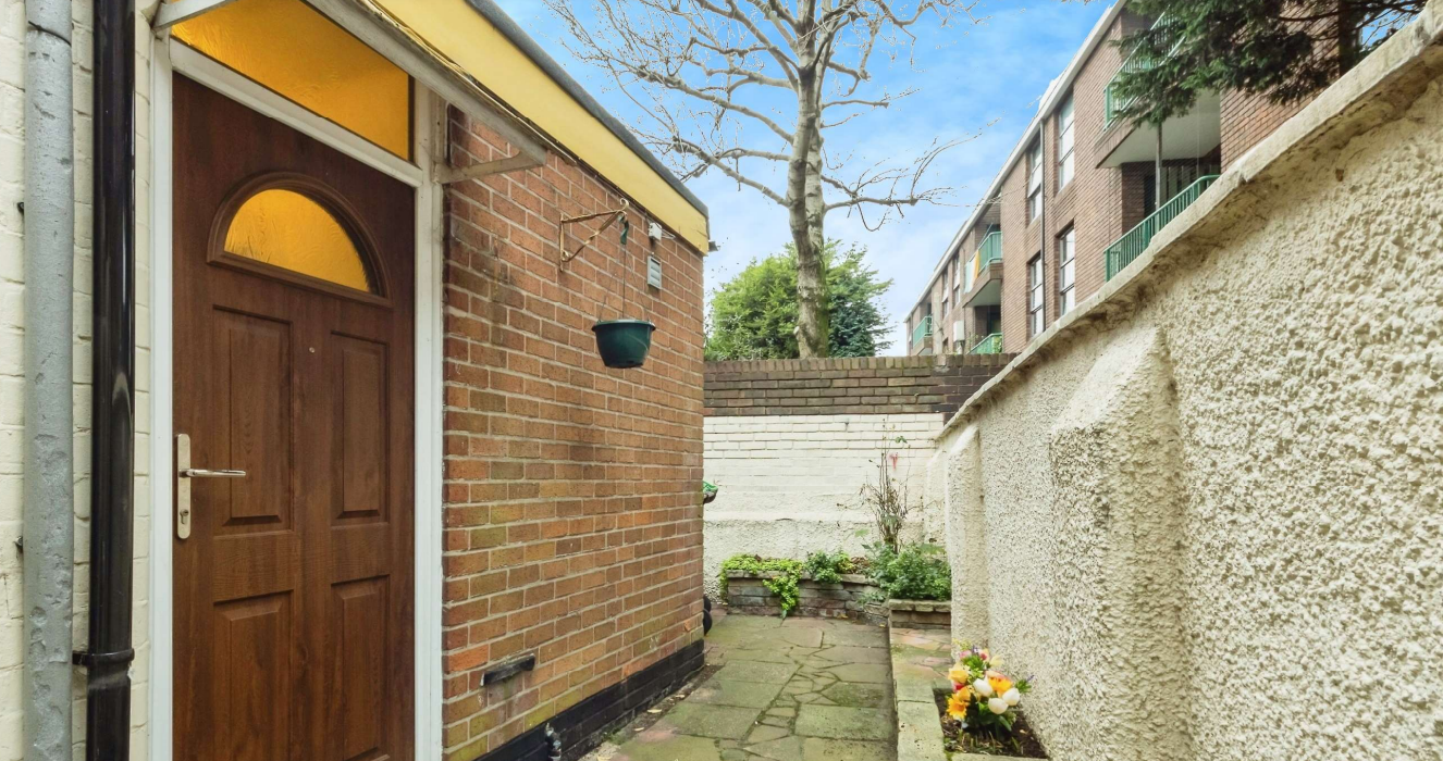 3 bed End of Terrace