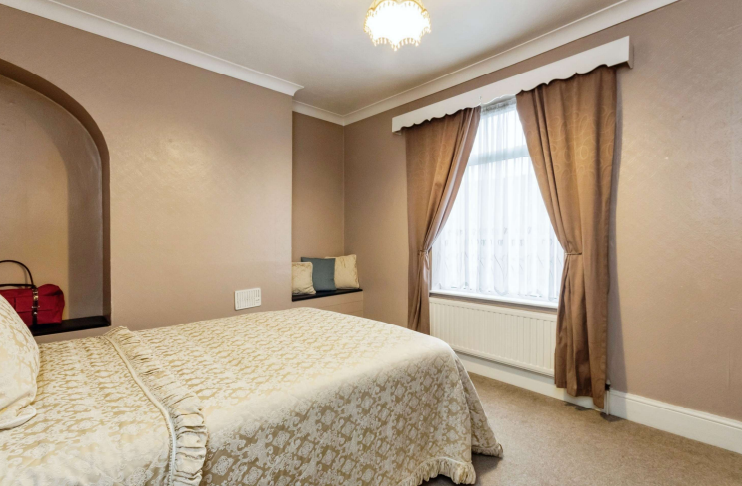 3 bed End of Terrace