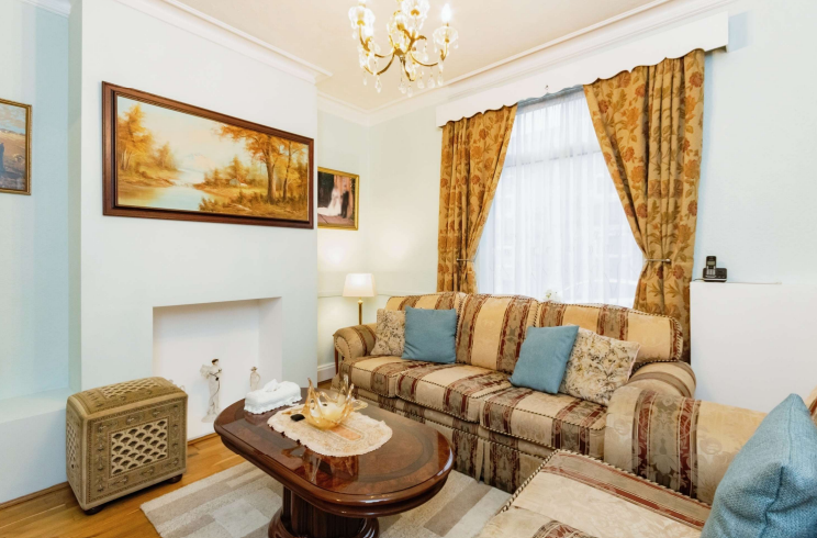 3 bed End of Terrace