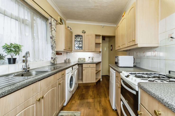 3 bed End of Terrace