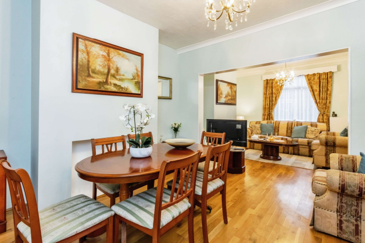 3 bed End of Terrace
