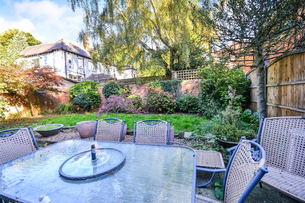4 bed Semi-Detached