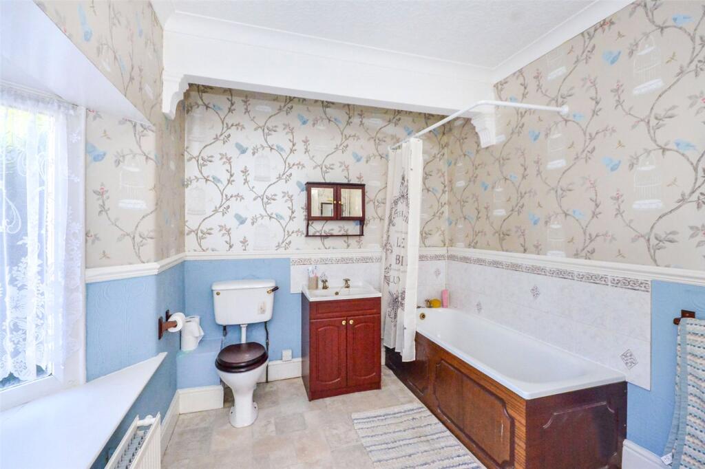4 bed Semi-Detached