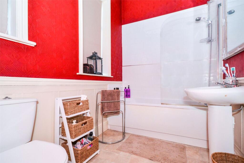4 bed Semi-Detached